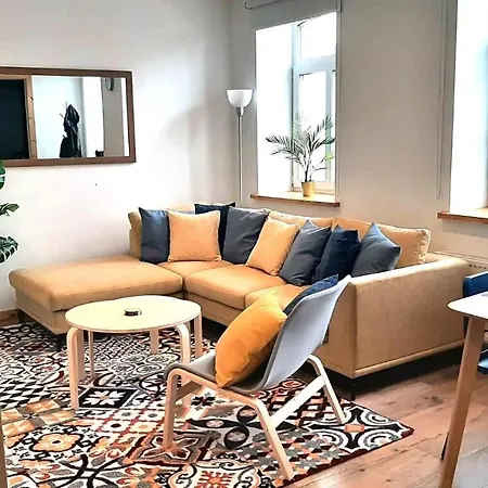 Pine Tree Apartment *