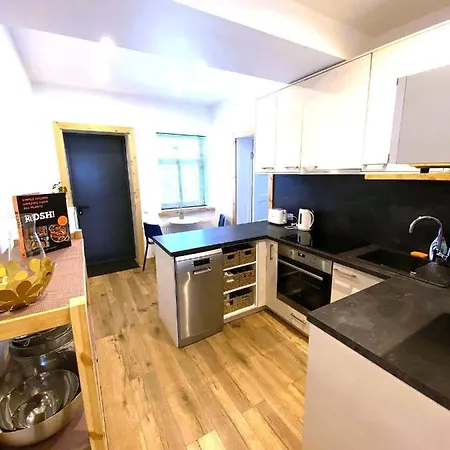 Pine Tree Apartment *