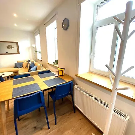 Pine Tree Apartment *